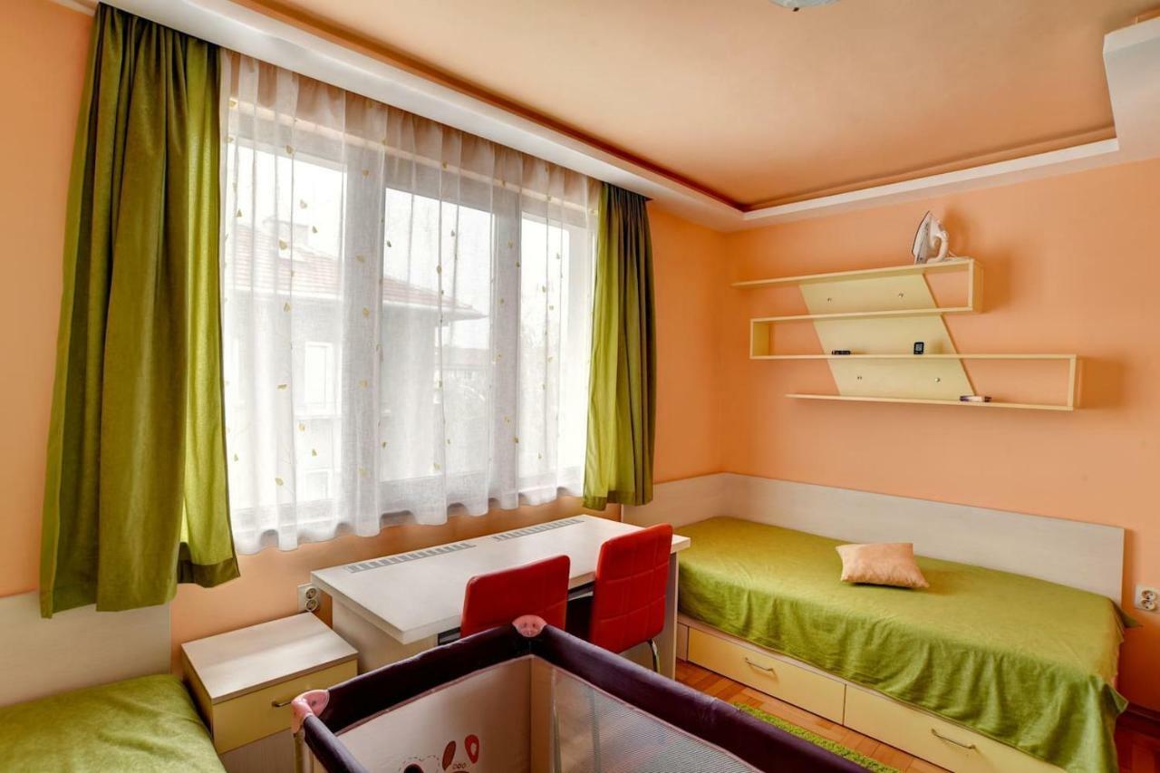 Spacious And Stylish Apartment In The Heart Of Sofia Plus Parking 外观 照片