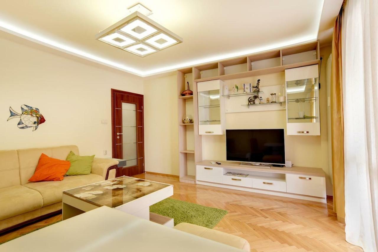 Spacious And Stylish Apartment In The Heart Of Sofia Plus Parking 外观 照片